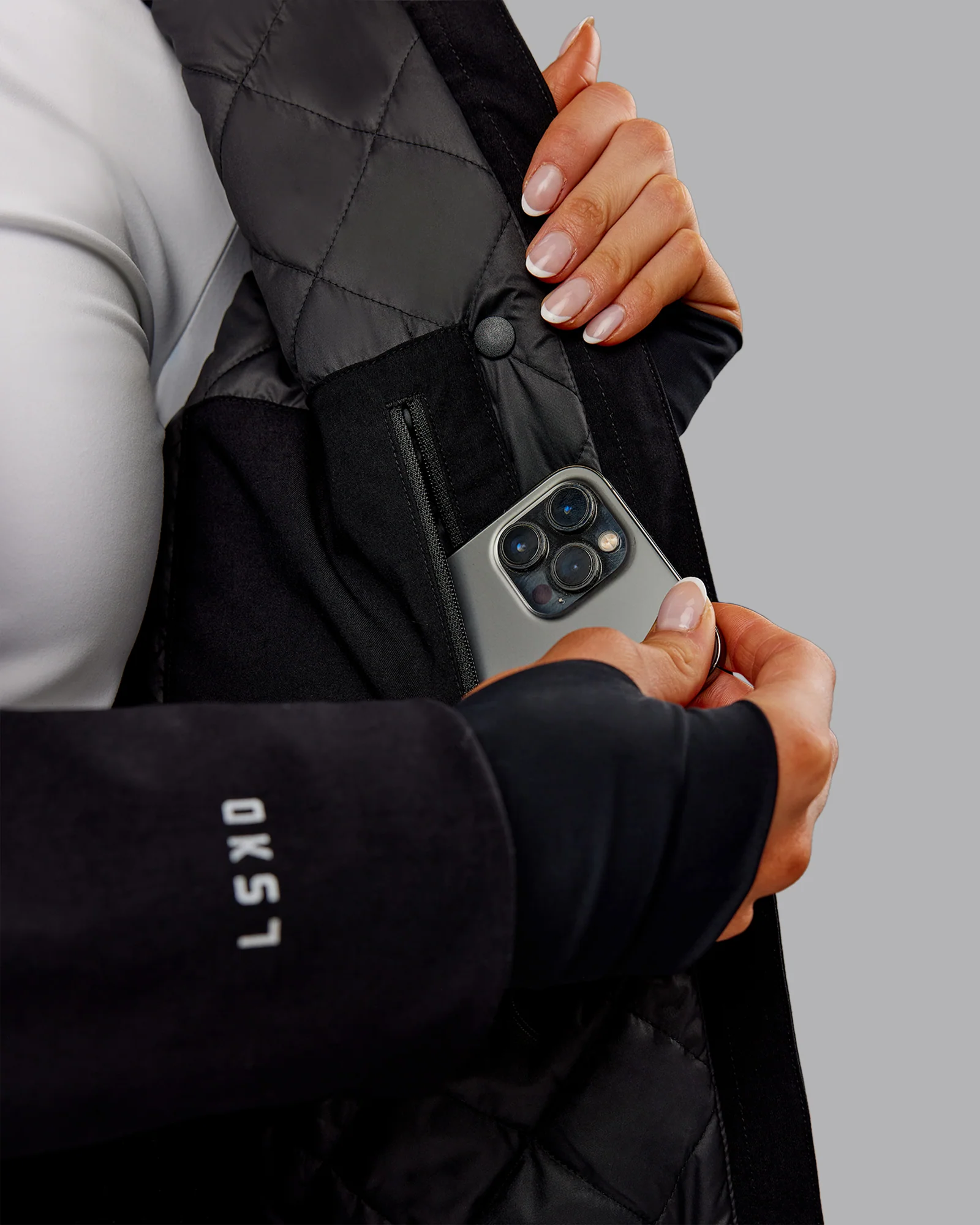 Auxiliary 2.0 Longline Jacket - Black 6 Auxiliary 2.0 Longline Jacket - Black