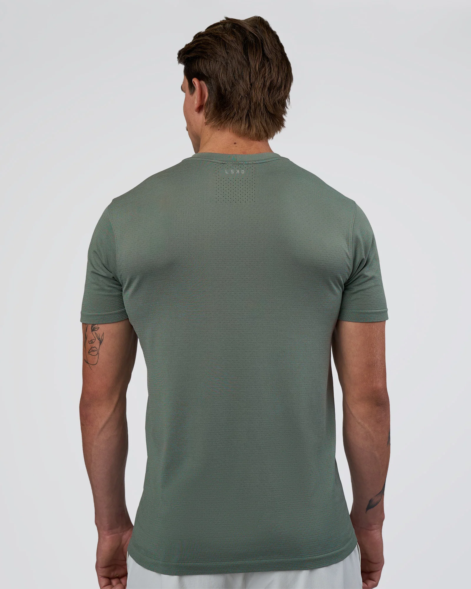 AeroFLX+ Seamless Set In Tee - Graphite/Graphite 4 AeroFLX+ Seamless Set In Tee - Graphite/Graphite