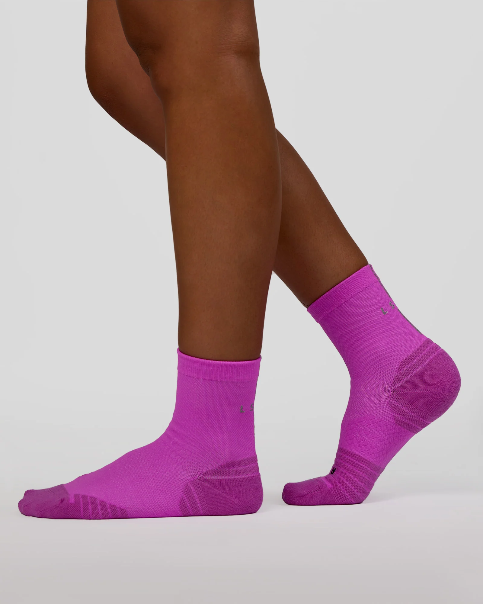 Race Fast Performance Quarter Socks - Ultra Fuchsia-Reflective