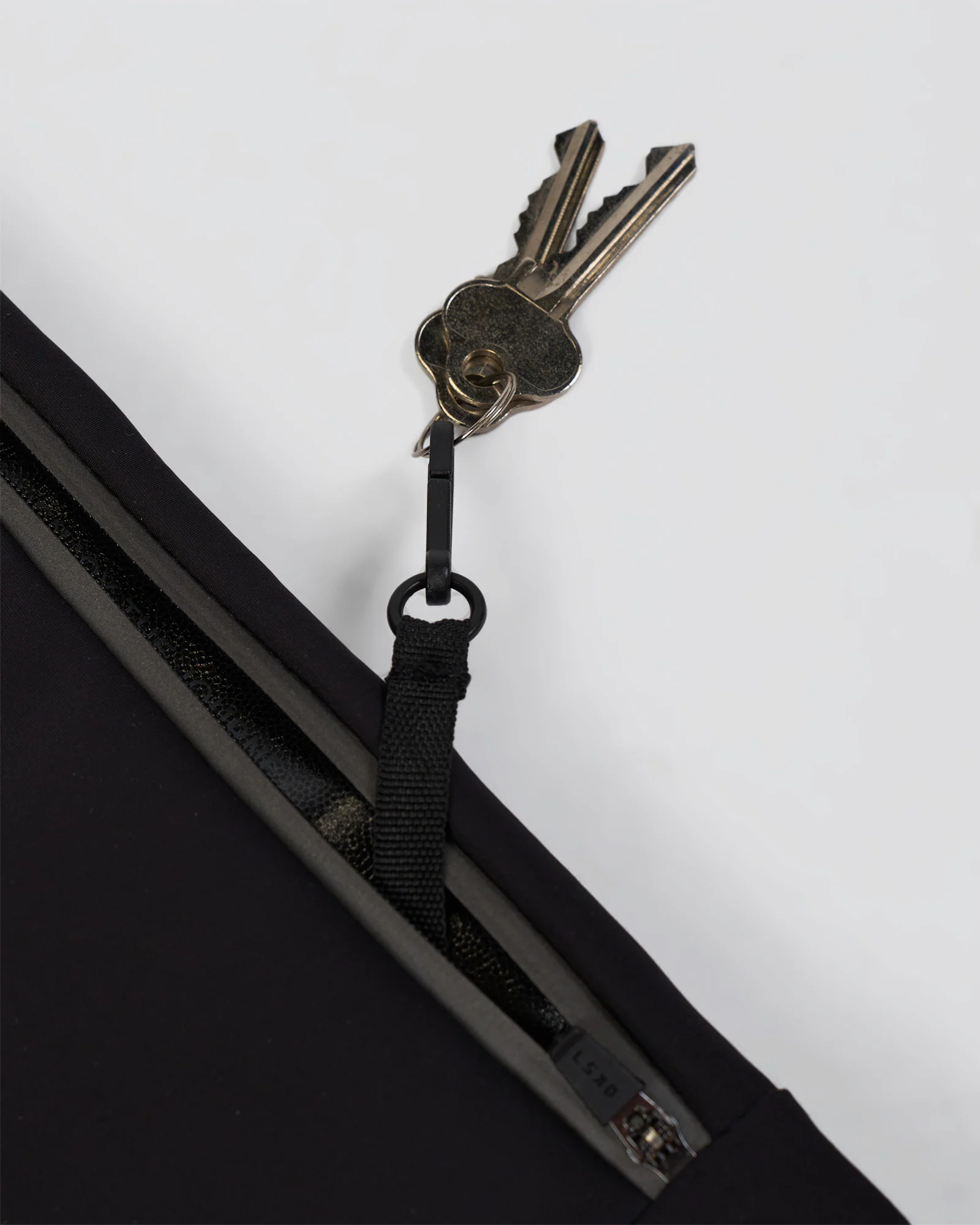 Accelerate Run Belt - Black-Reflective