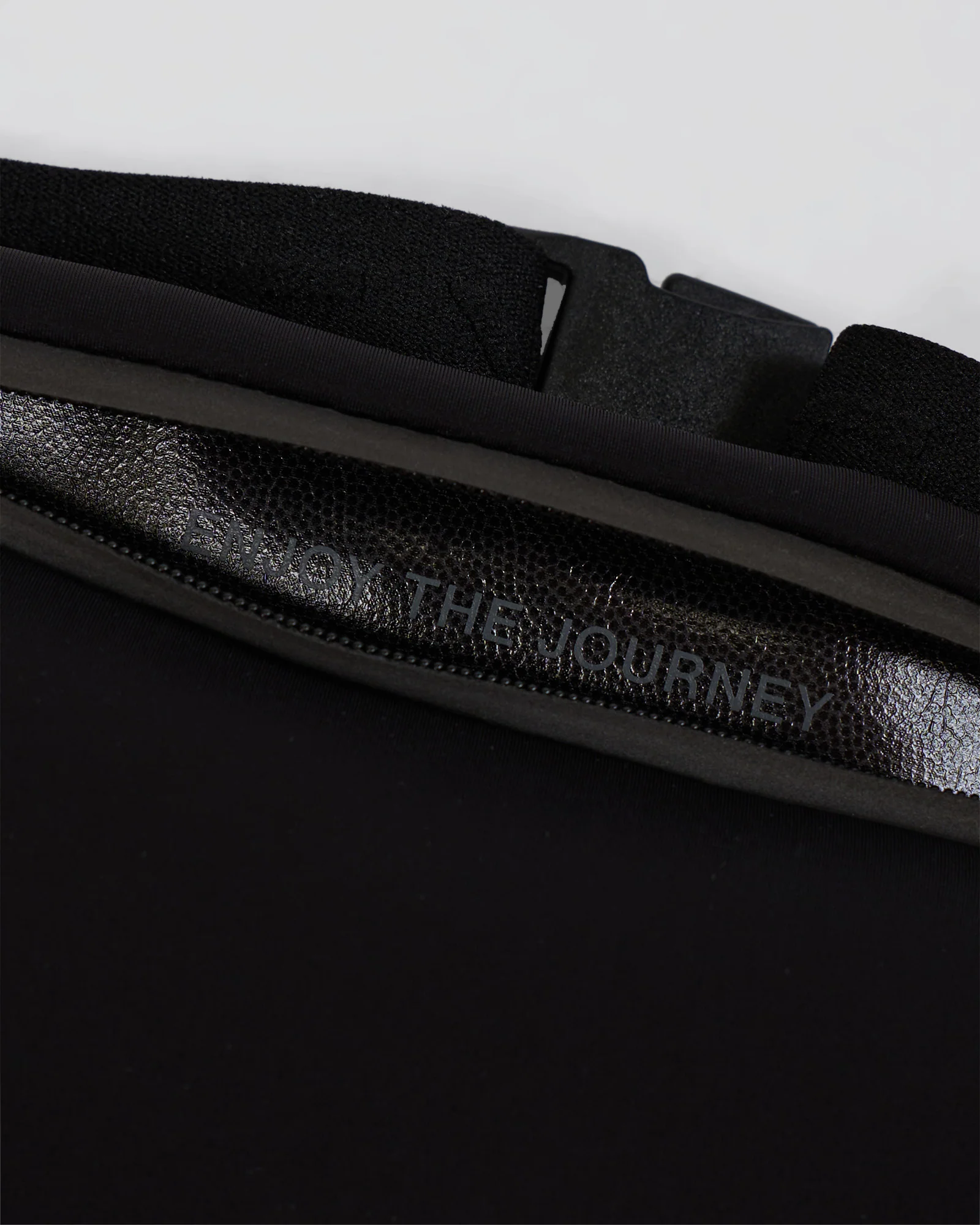Accelerate Run Belt - Black-Reflective
