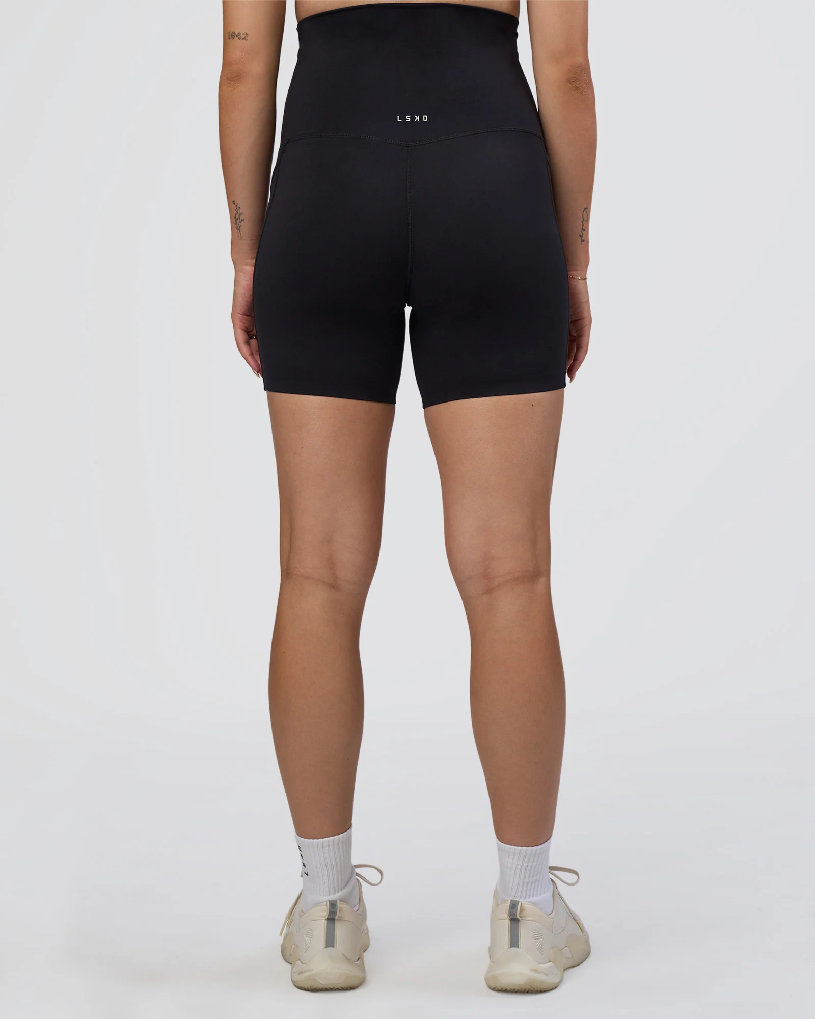 Elixir Ultra High-Rise Maternity 6" Short Pockets - Black 4 Elixir Ultra High-Rise Maternity 6" Short Pockets - Black