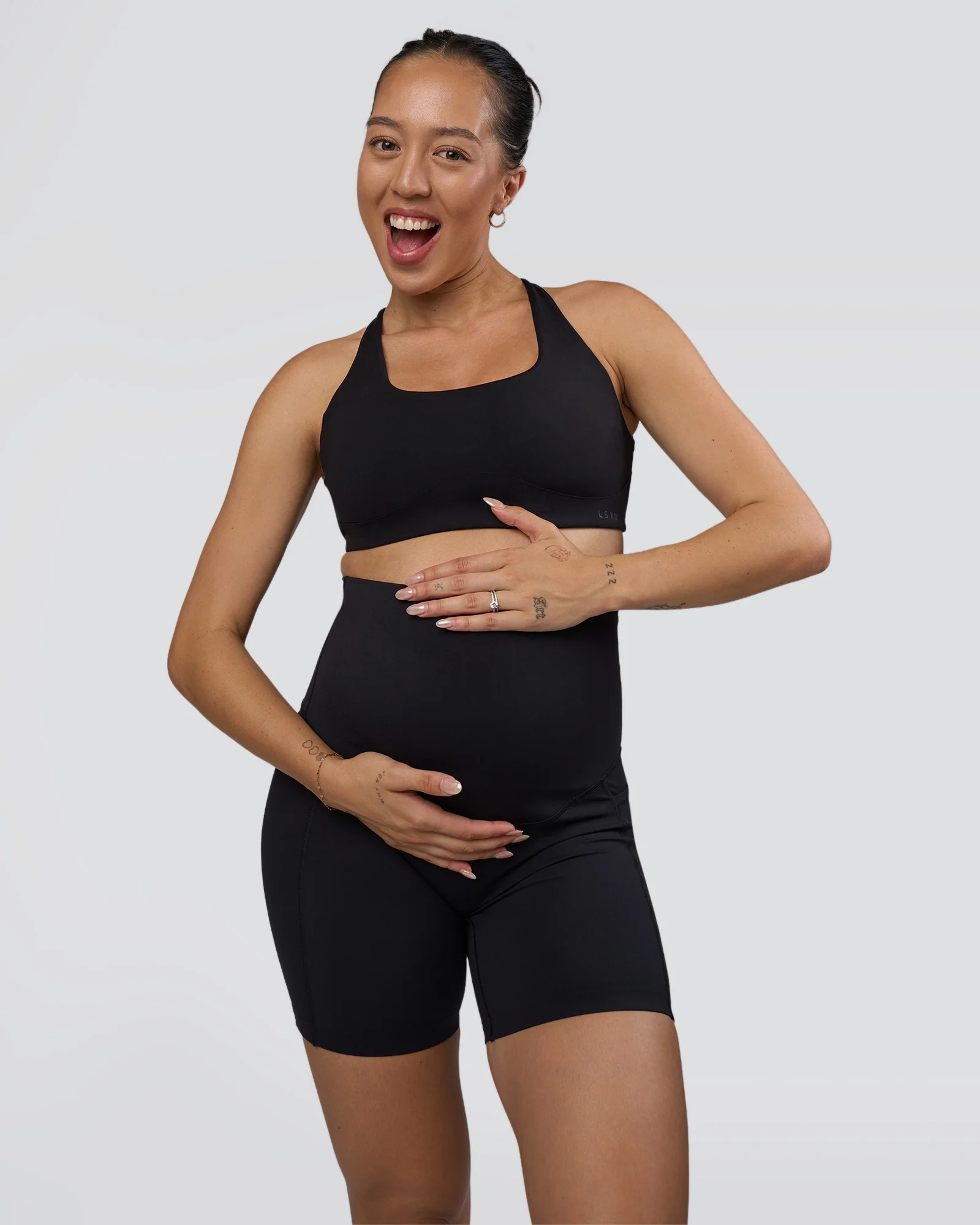 Elixir Ultra High-Rise Maternity 6" Short Pockets - Black 5 Elixir Ultra High-Rise Maternity 6" Short Pockets - Black