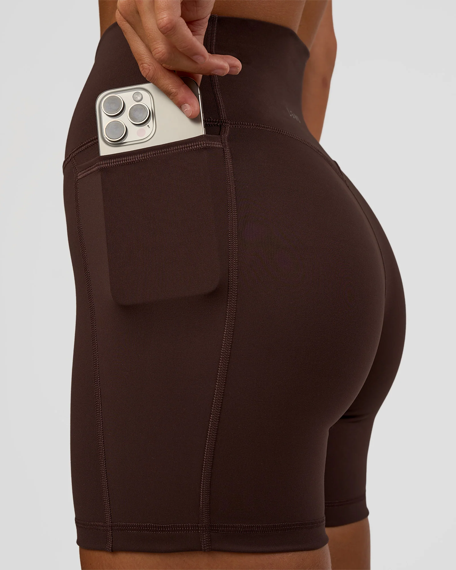 Fusion V-Contour Ultra High-Rise 6" Short Pockets - Hot Chocolate