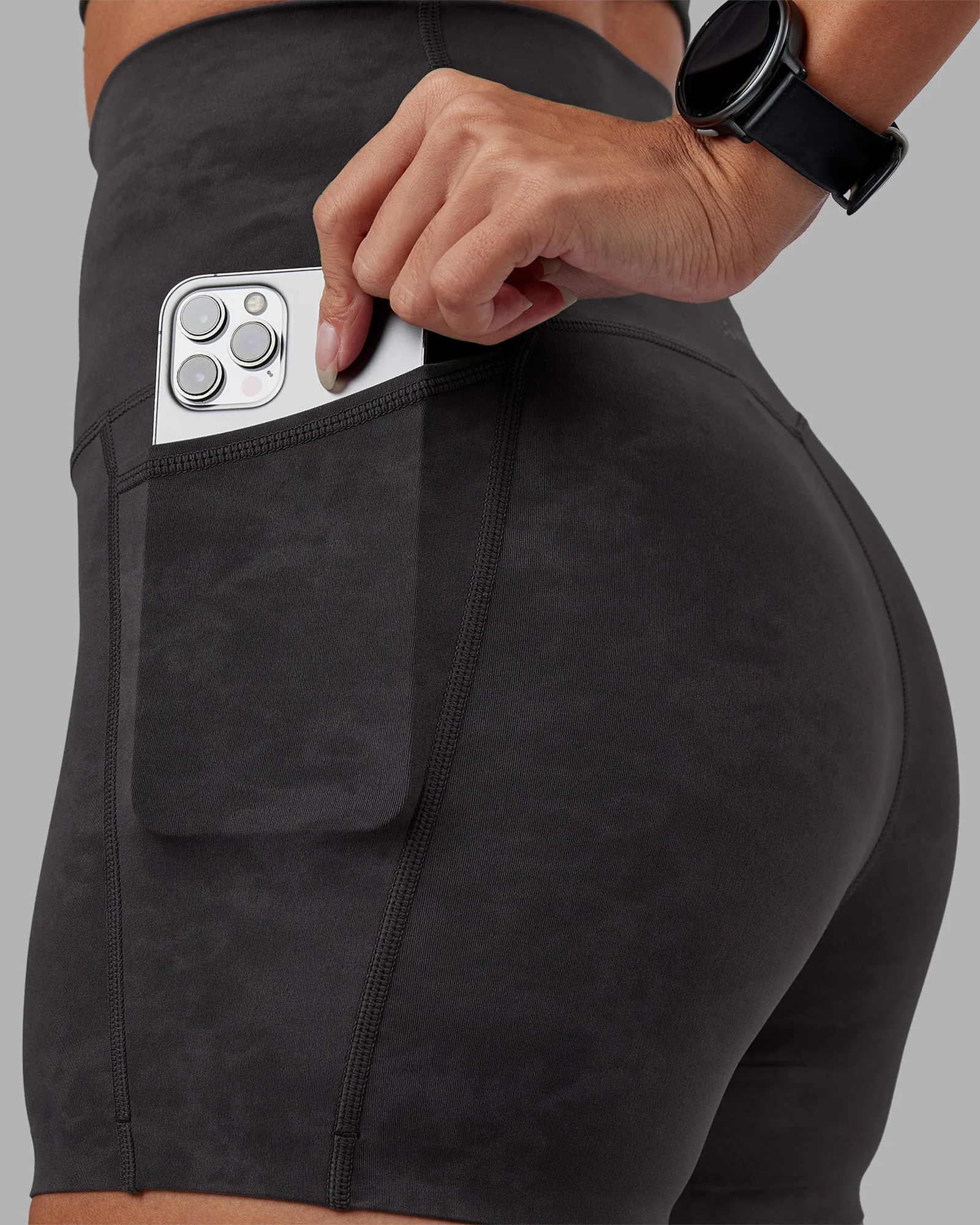 Elixir Ultra High-Rise 4" Short Pockets - Dark Storm Wash