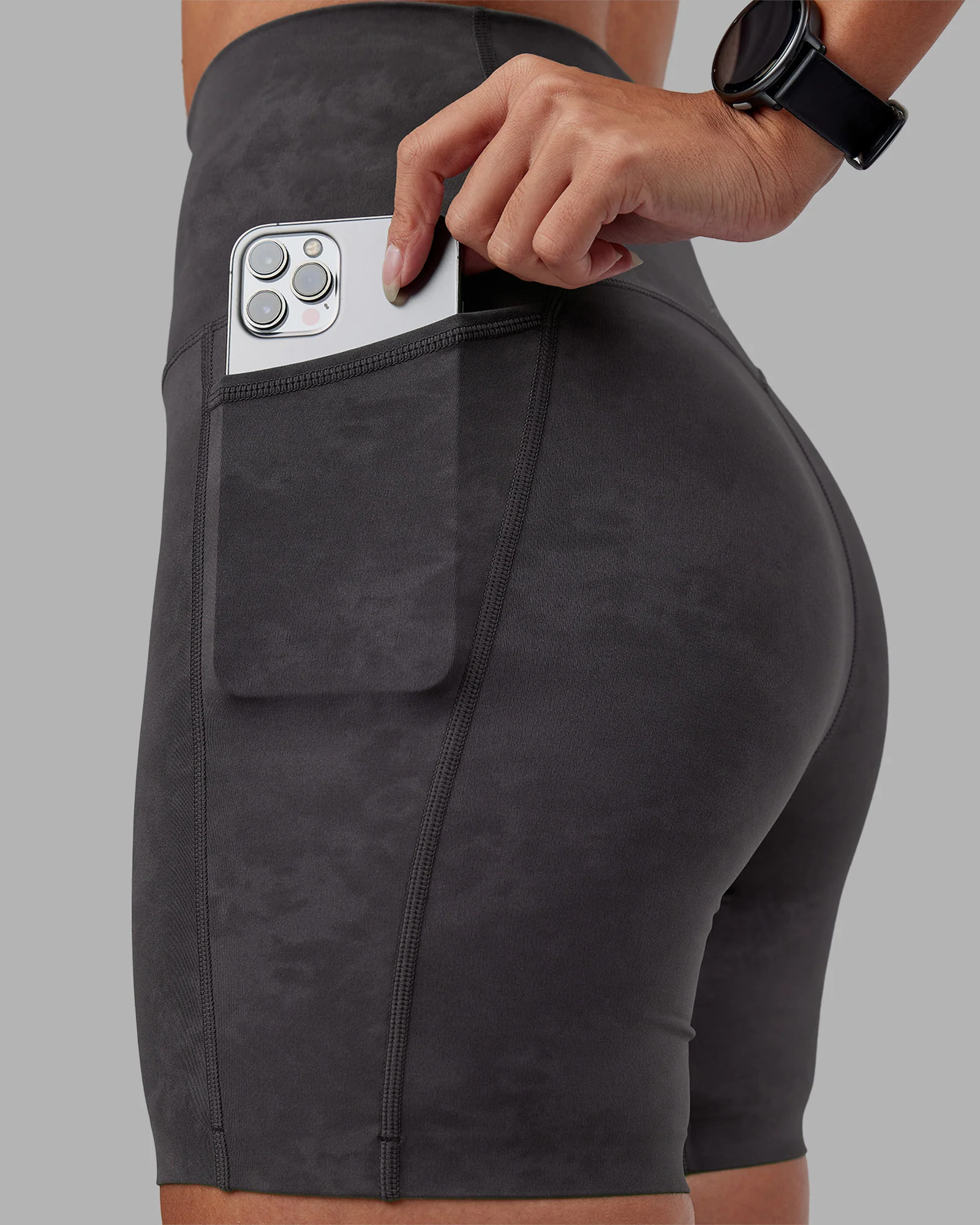 Elixir Ultra High-Rise 6" Short Pockets - Dark Storm Wash