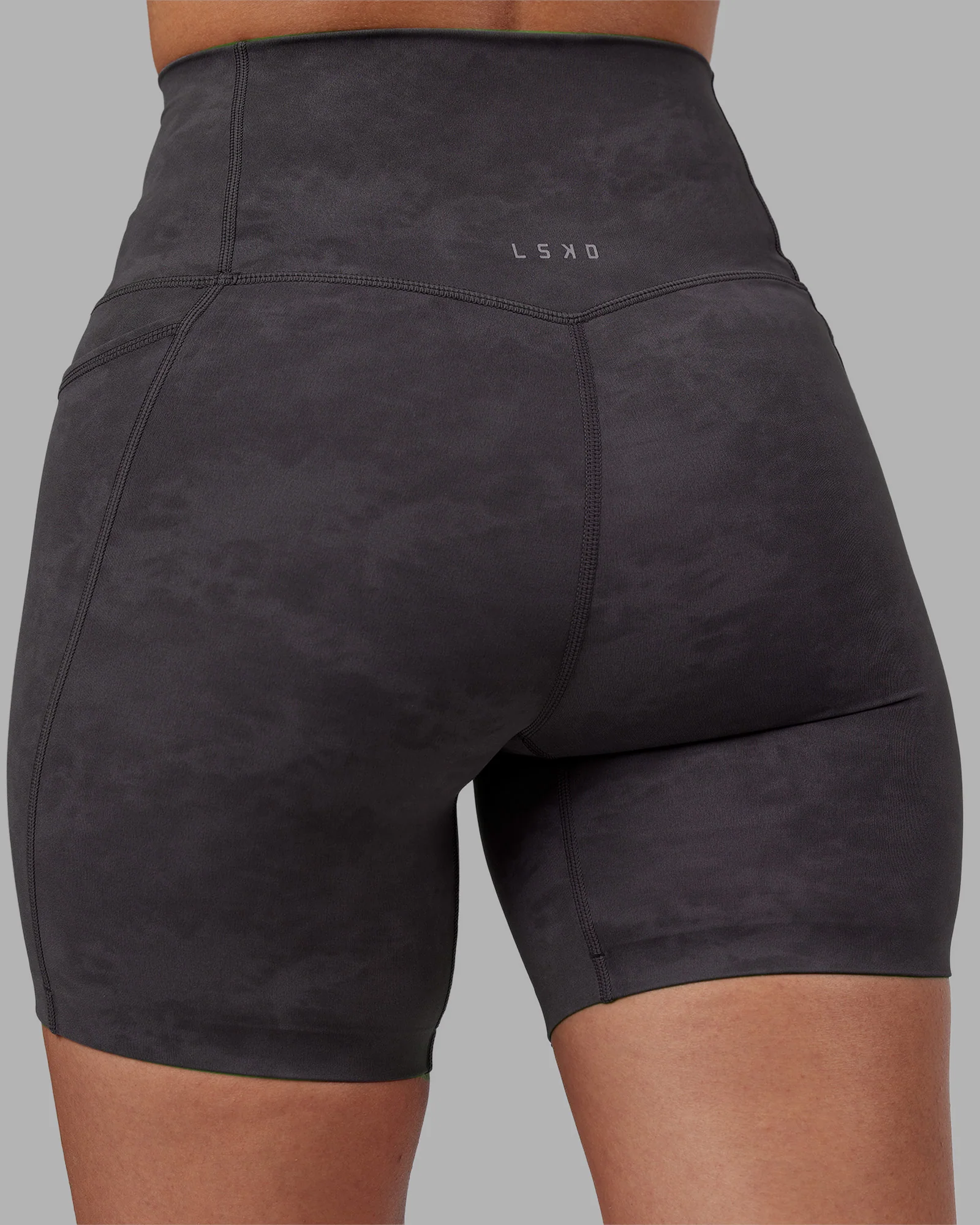 Elixir Ultra High-Rise 6" Short Pockets - Dark Storm Wash