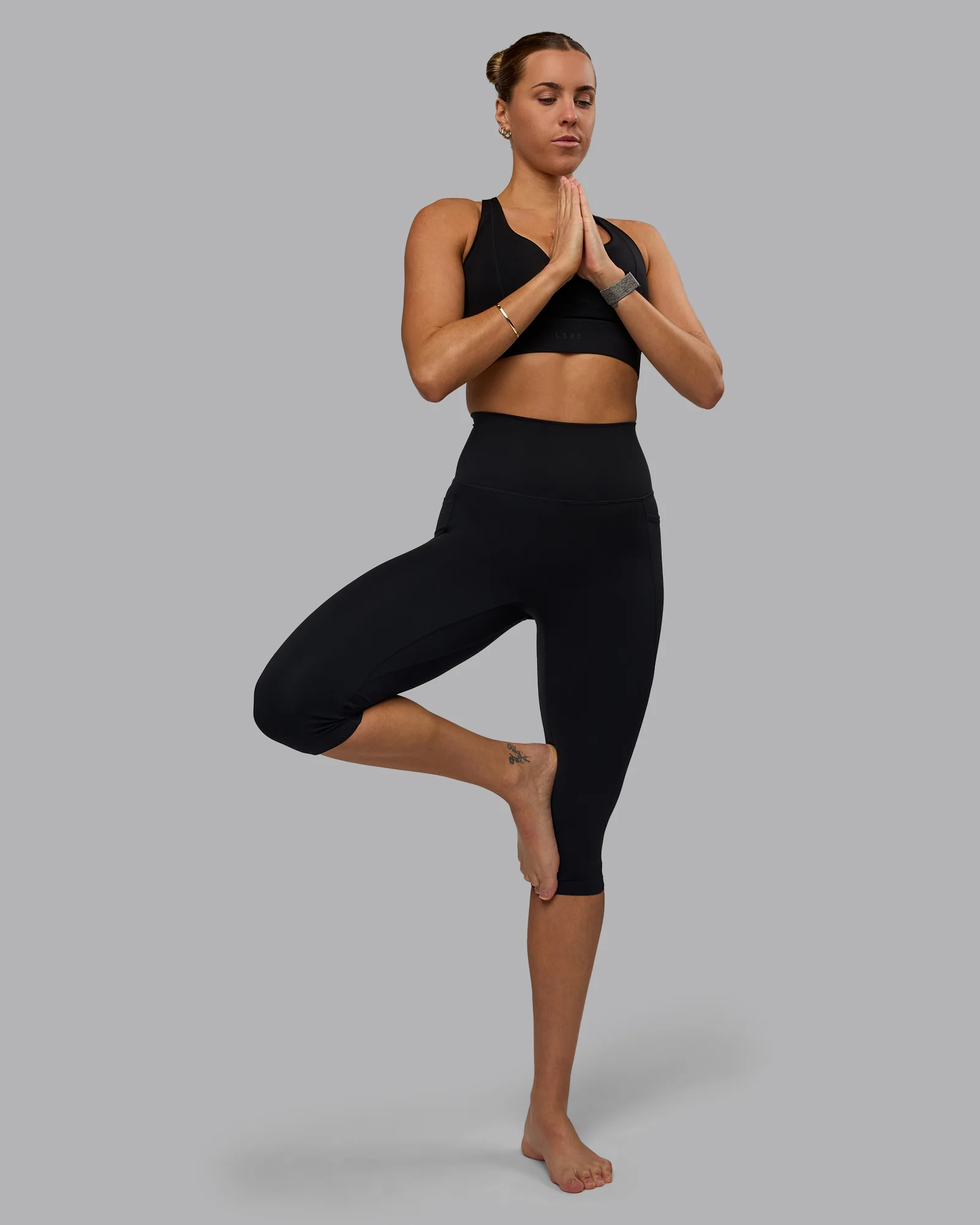 Elixir Ultra High-Rise 3/4 Legging Pockets - Black 5 Elixir Ultra High-Rise 3/4 Legging Pockets - Black