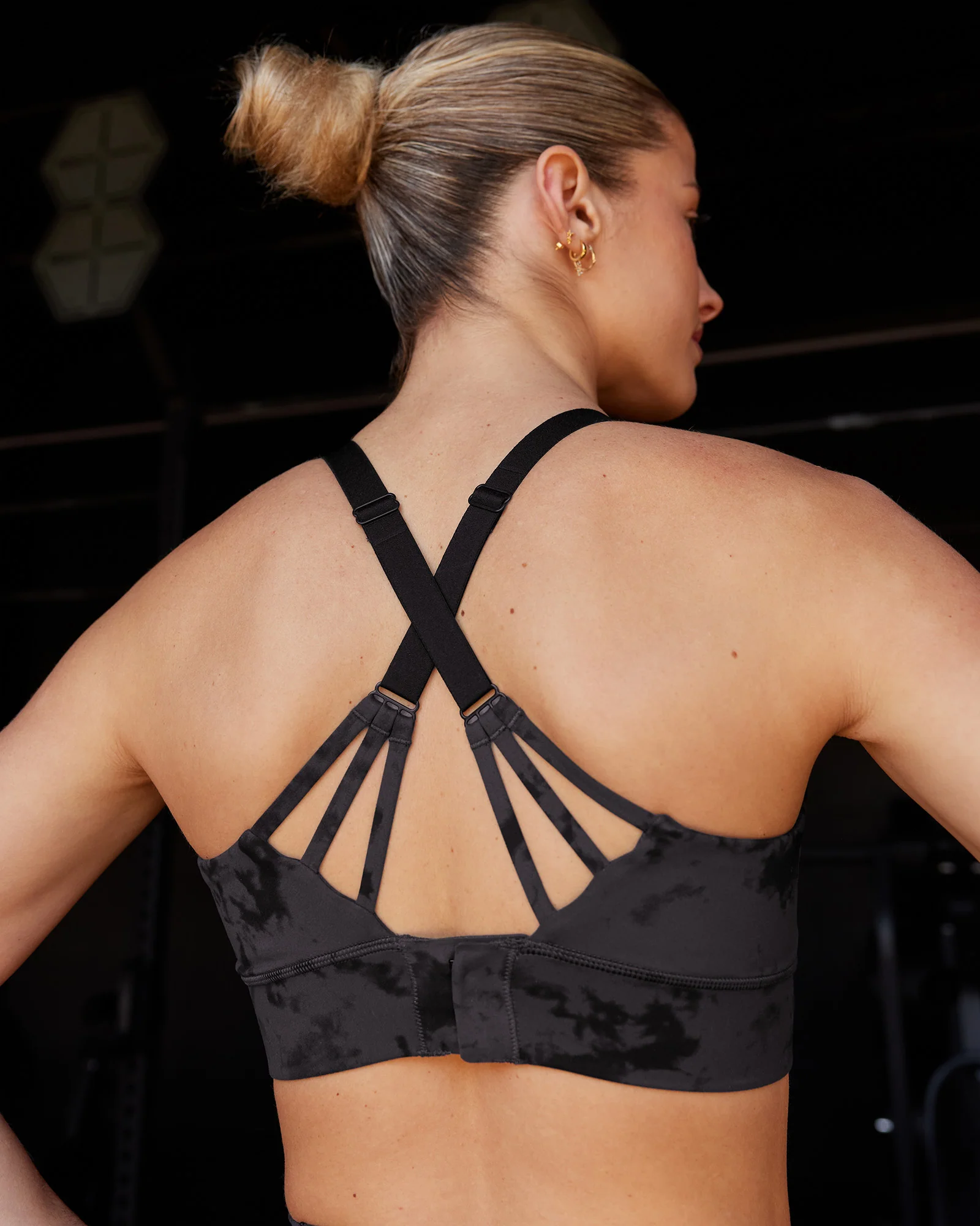Accelerate Split Strap Sports Bra - Black Tie Dye