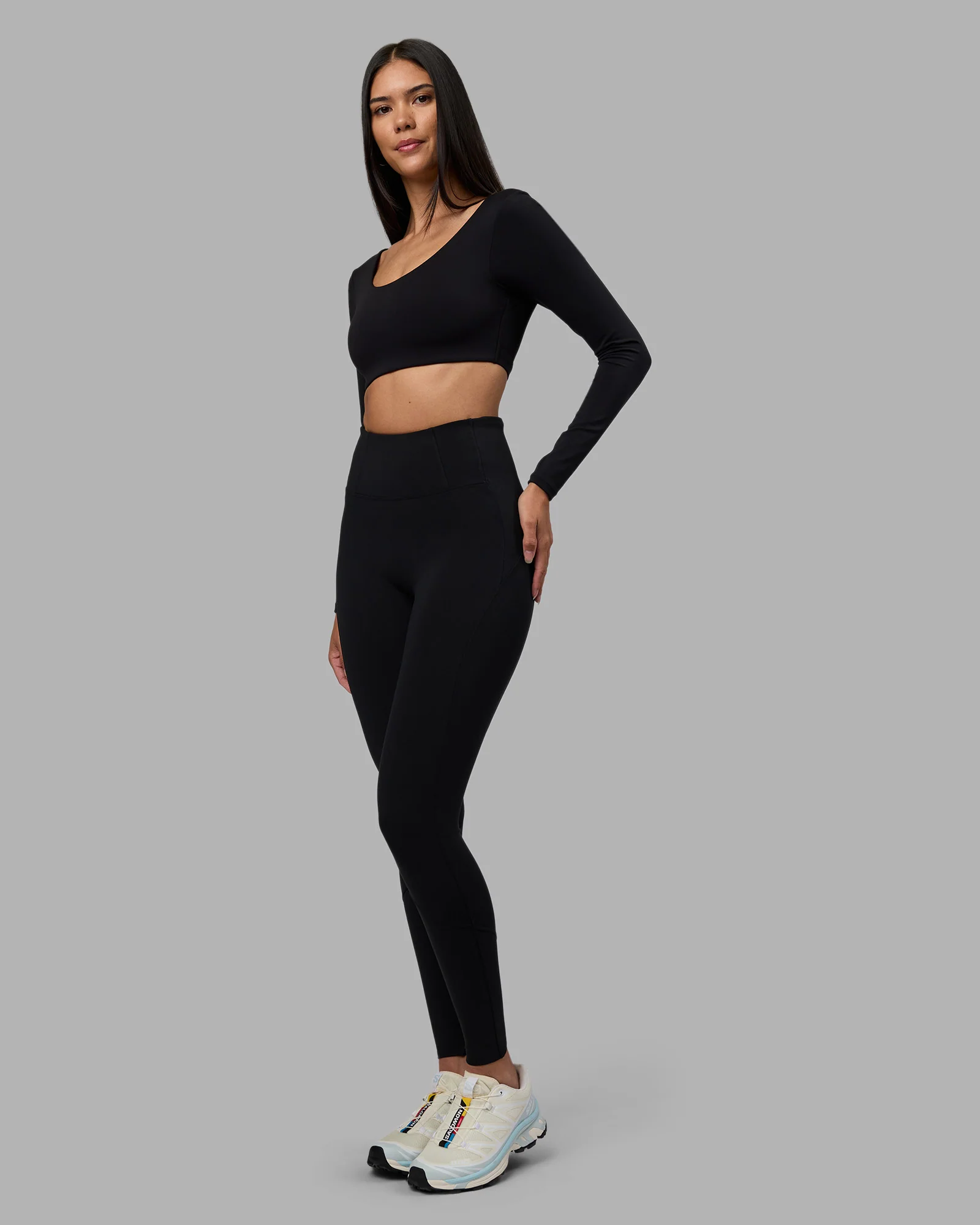 Aria Long Sleeve Sports Bra - Black