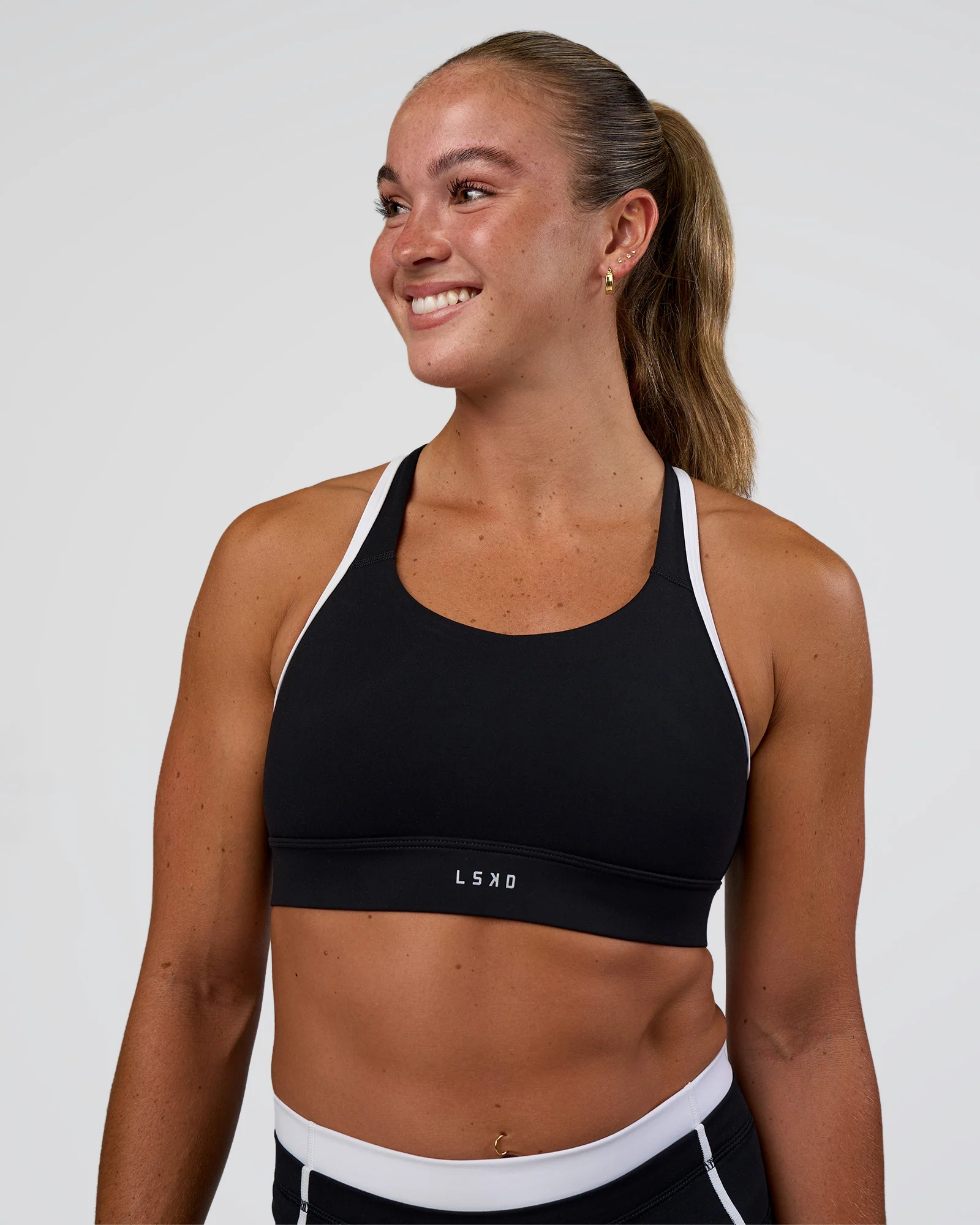 Distinction Sports Bra 2.0 - Black-White