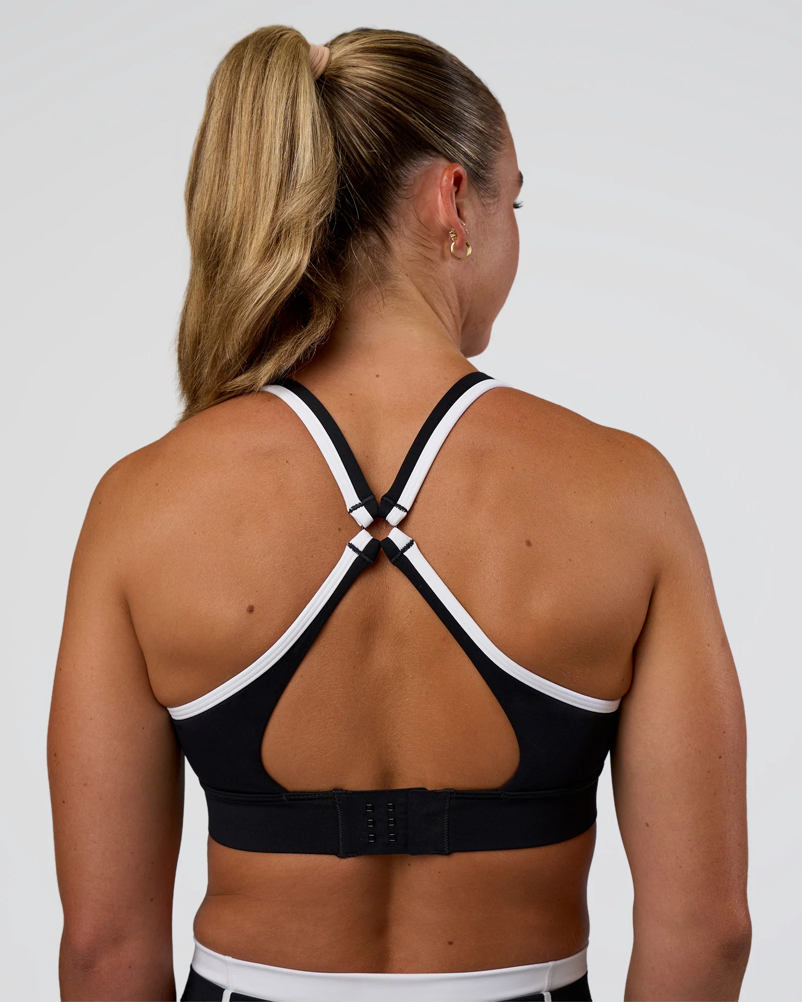 Distinction Sports Bra 2.0 - Black-White