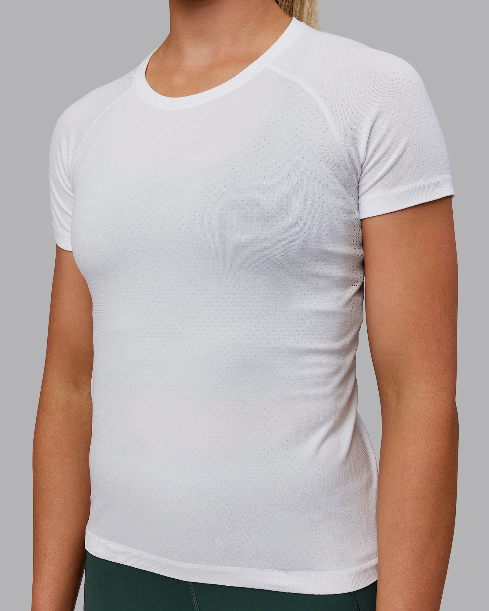 AeroFLX+ Seamless Tee - White/White