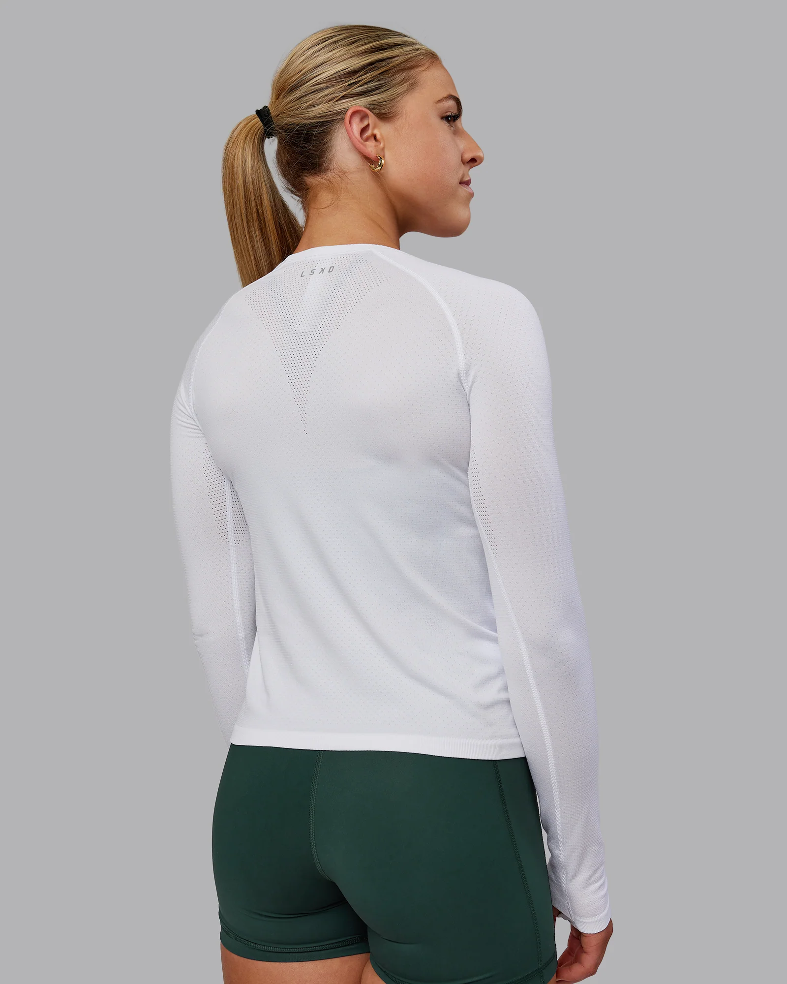 AeroFLX+ Seamless Long Sleeve Tee - White/White 3 AeroFLX+ Seamless Long Sleeve Tee - White/White