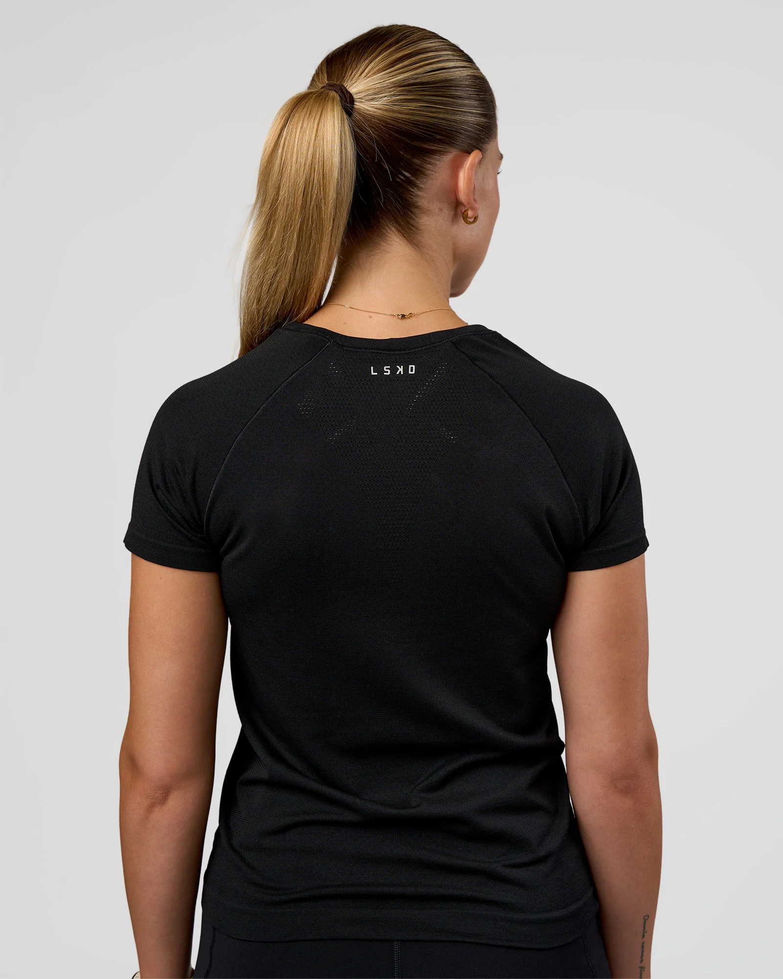 AeroFLX+ Seamless Tee - Black/Black