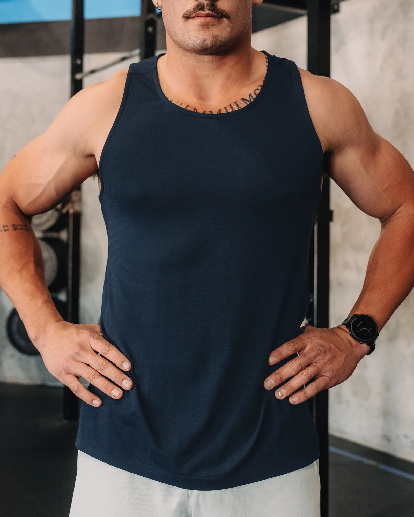 AeroFLX+ Seamless Tank - Navy/Navy 7 AeroFLX+ Seamless Tank - Navy/Navy