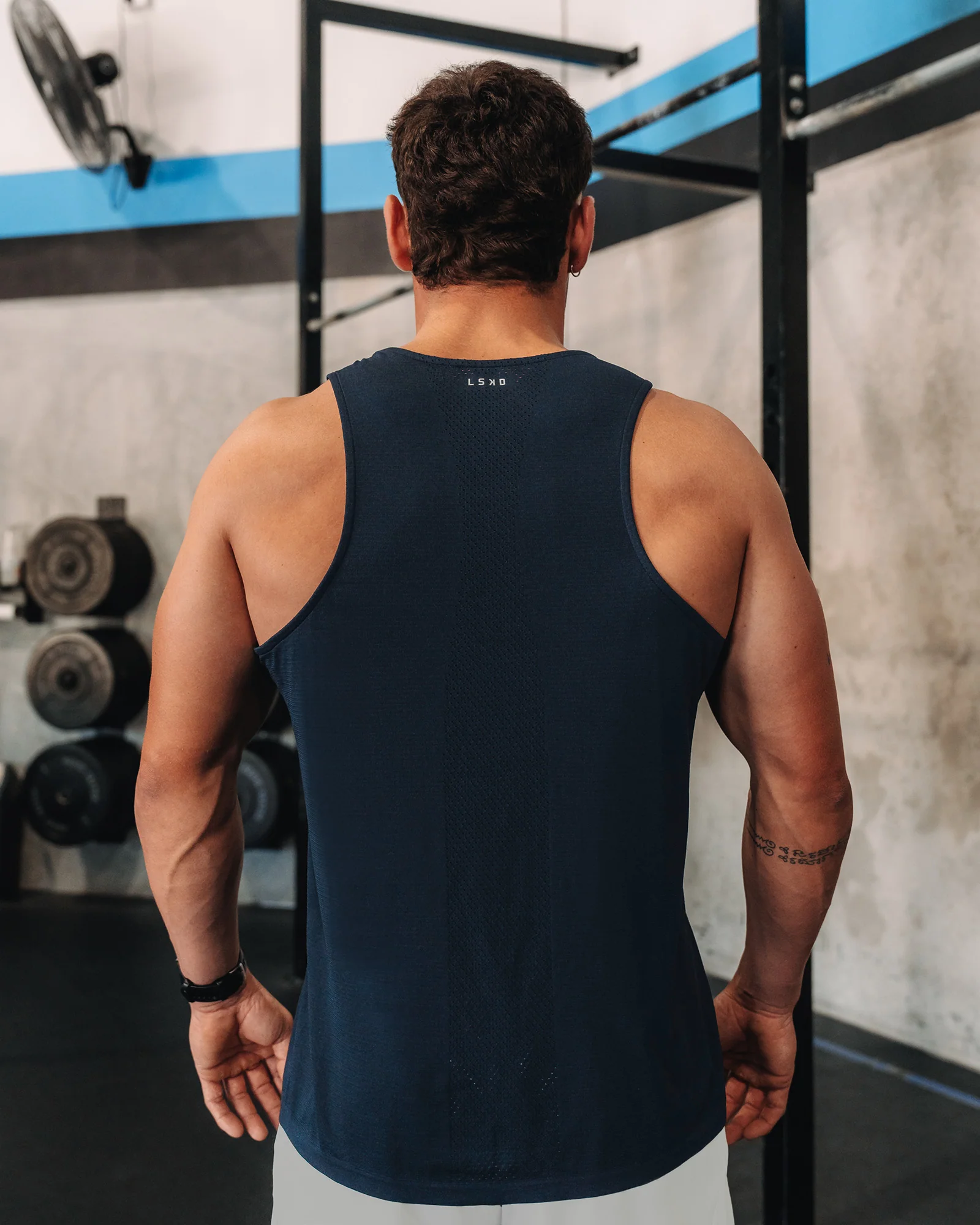 AeroFLX+ Seamless Tank - Navy/Navy 9 AeroFLX+ Seamless Tank - Navy/Navy