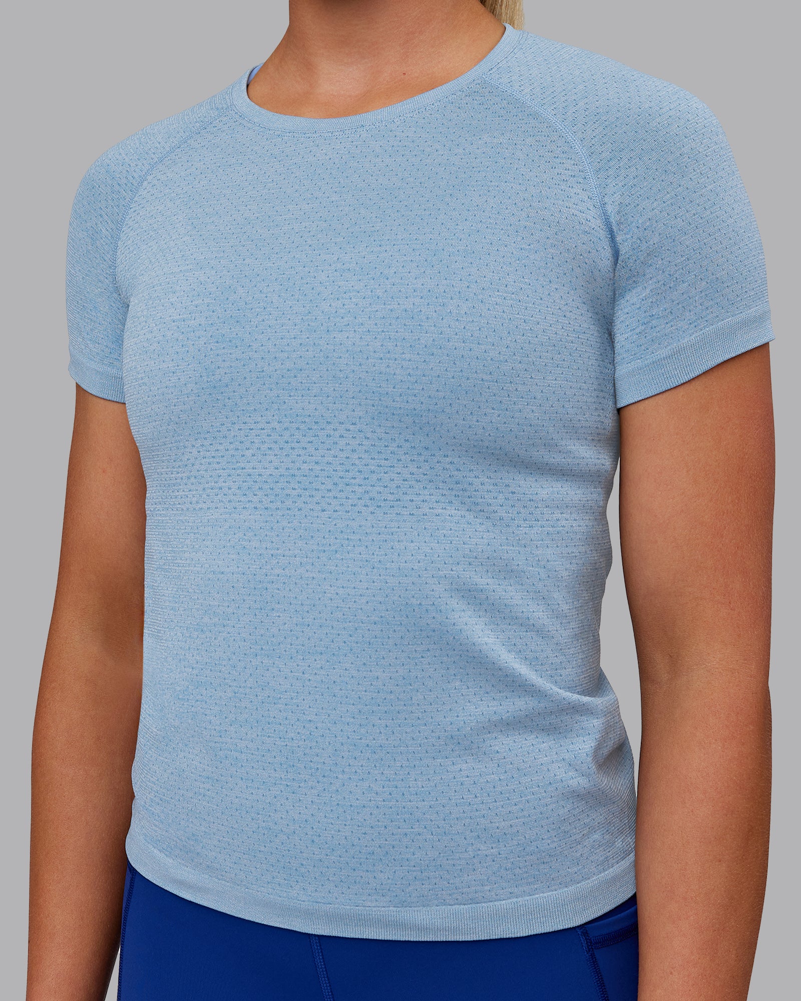 AeroFLX+ Seamless Tee - Elemental Blue/Ice Blue 7 AeroFLX+ Seamless Tee - Elemental Blue/Ice Blue