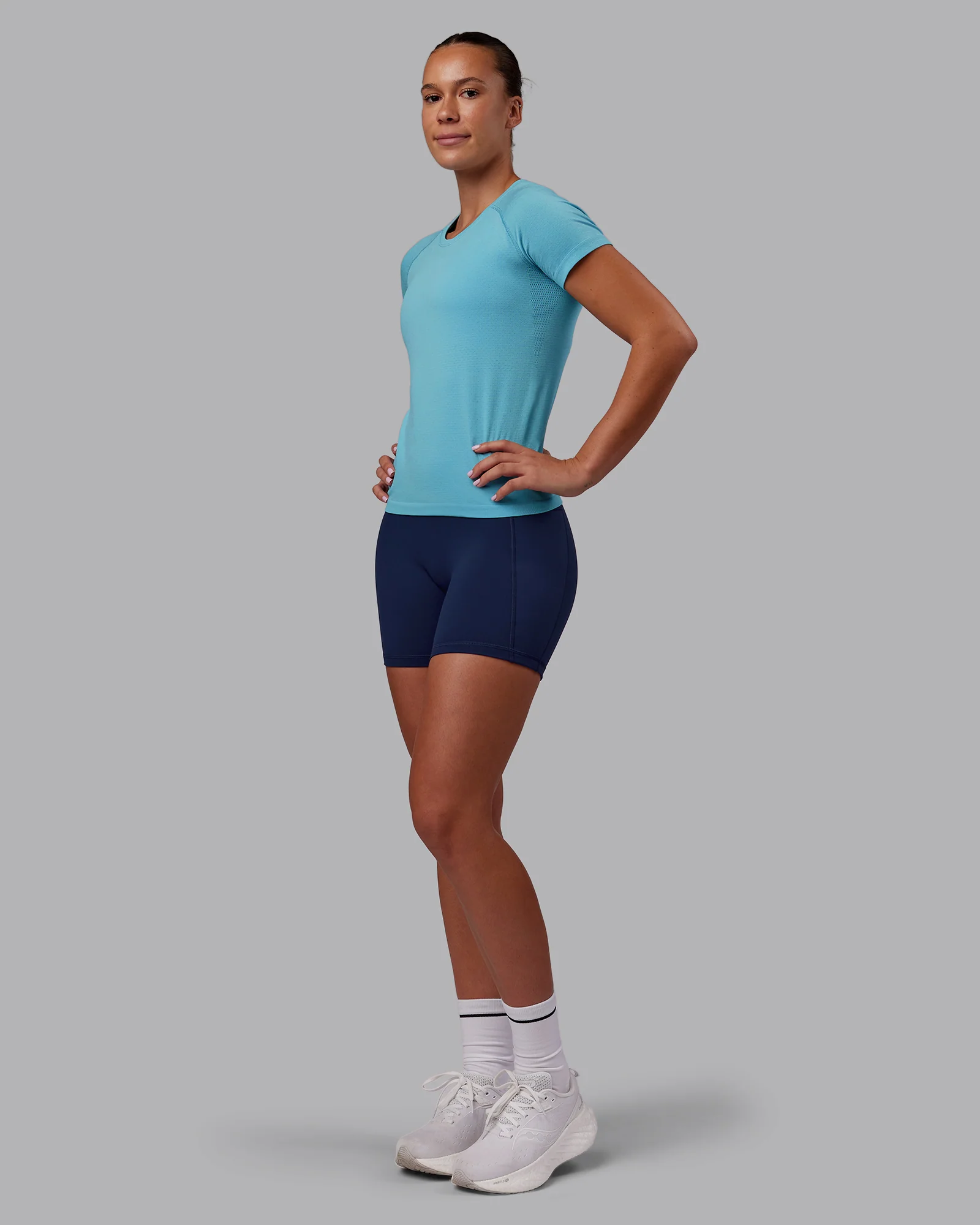 AeroFLX+ Seamless Tee - Retro Blue/Retro Blue 6 AeroFLX+ Seamless Tee - Retro Blue/Retro Blue