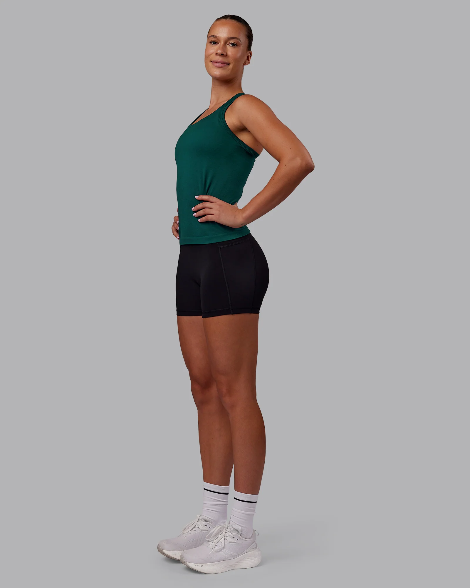 AeroFLX+ Seamless Tank - Dark Moss/Dark Moss