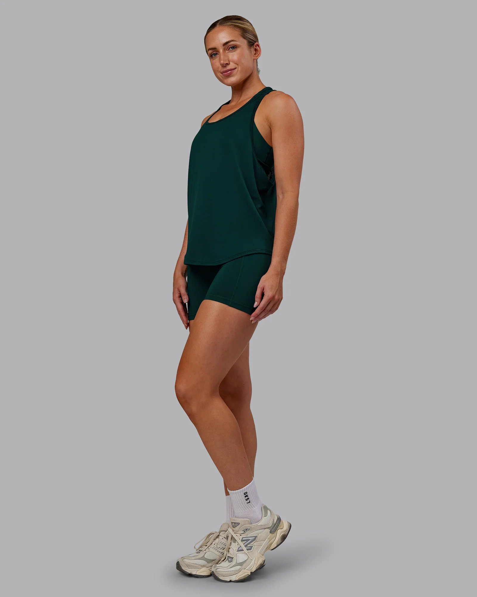 AeroFLX+ Drop Armhole Seamless Tank - Dark Moss/Dark Moss 3 AeroFLX+ Drop Armhole Seamless Tank - Dark Moss/Dark Moss